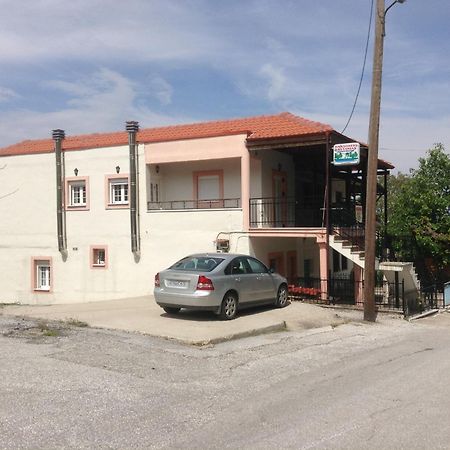Готель Πανδοχείο Λίμνης Πλαστήρα Kastania  Екстер'єр фото