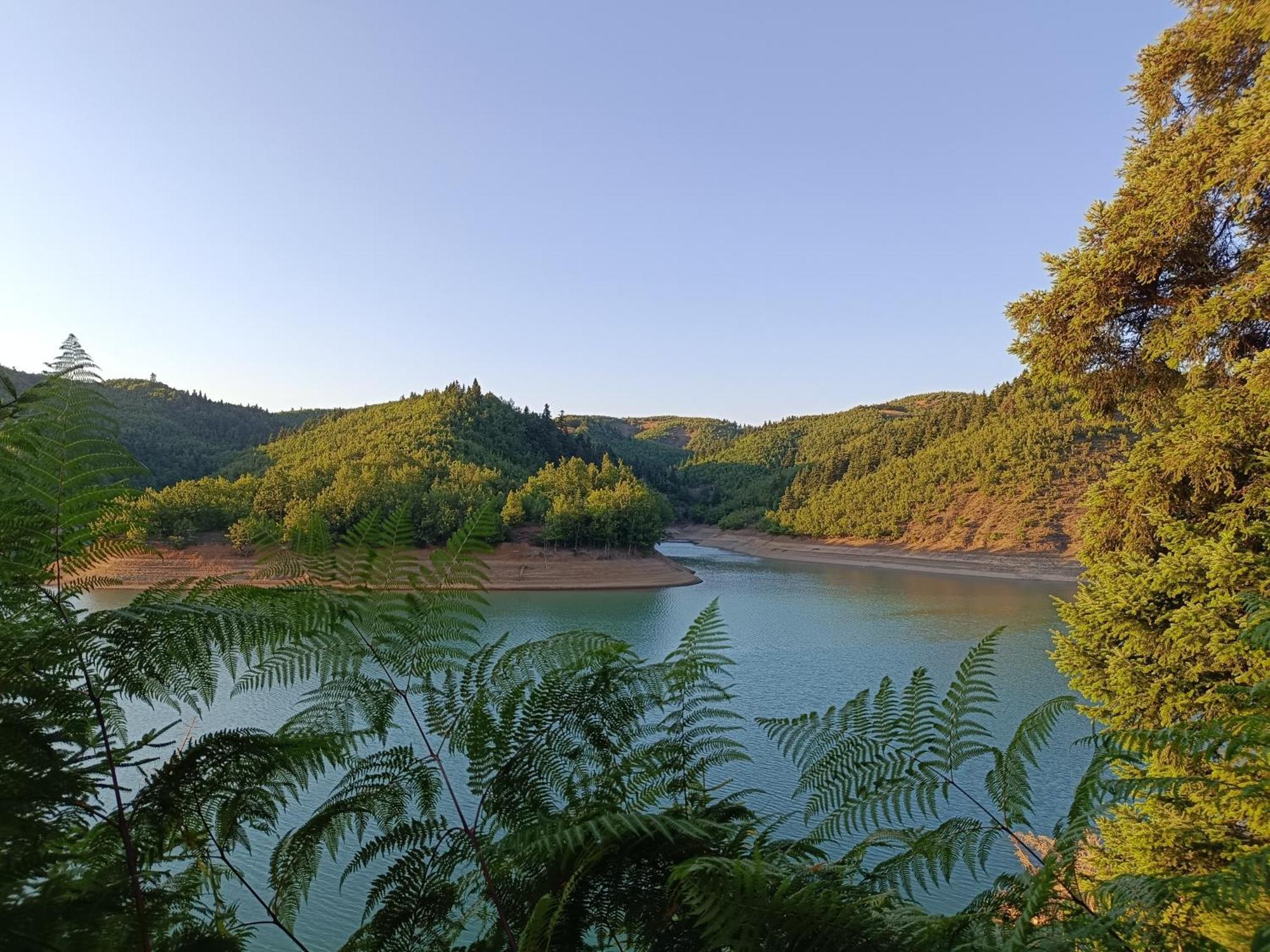 Готель Πανδοχείο Λίμνης Πλαστήρα Kastania  Екстер'єр фото